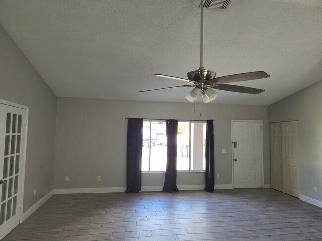 Building Photo - 108 Loredo Ln