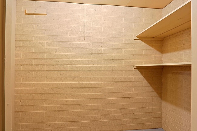 Building Photo - 6203 N 12th Pl