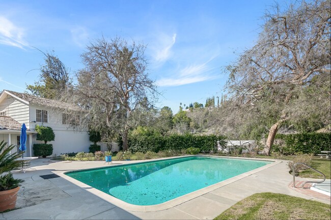 Building Photo - 19471 Rosita St