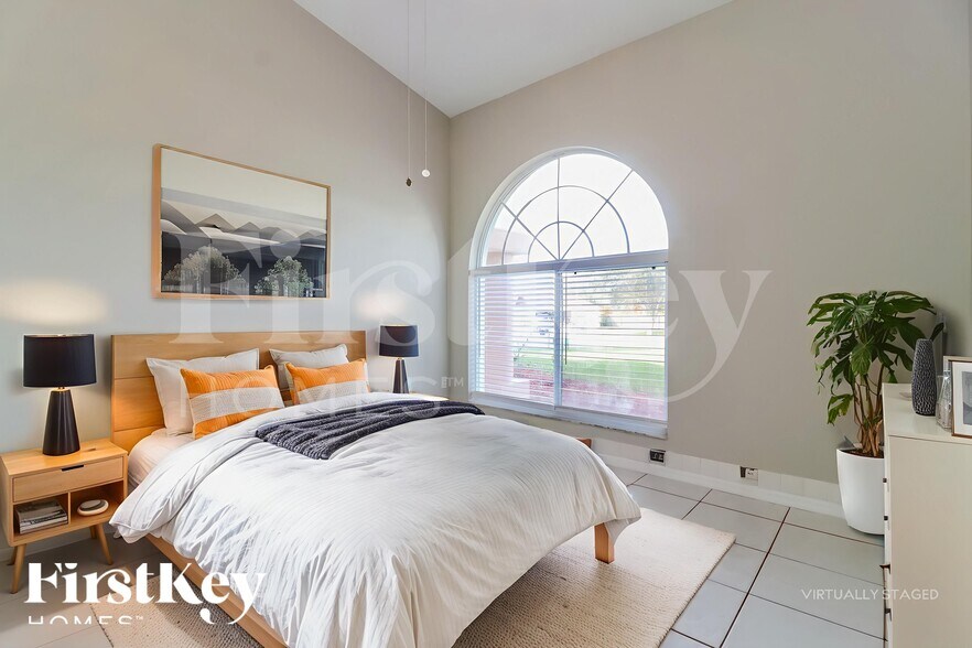 Building Photo - 11805 Cliffwood Ct