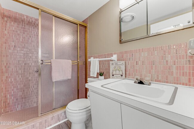 Building Photo - 1224 S Peninsula Dr