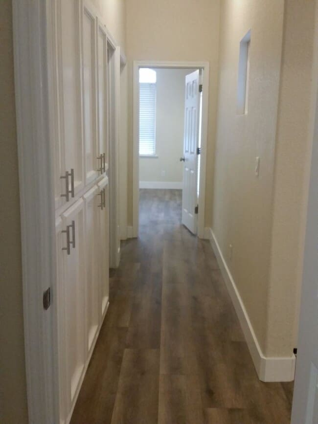 Building Photo - Spacious 4-Bedroom Home in a Great Neighborhood!