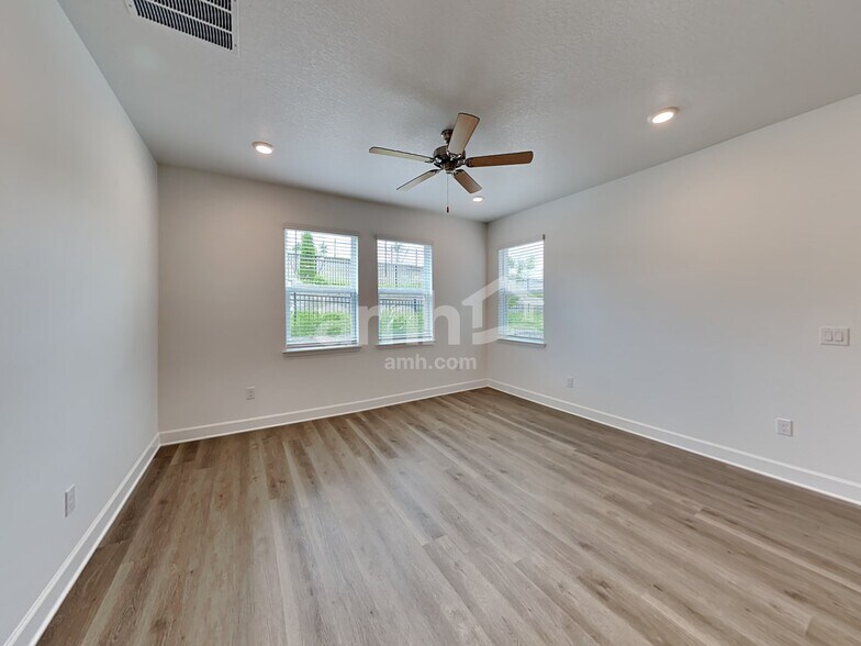 Building Photo - 37809 Dusty Saddle Ln