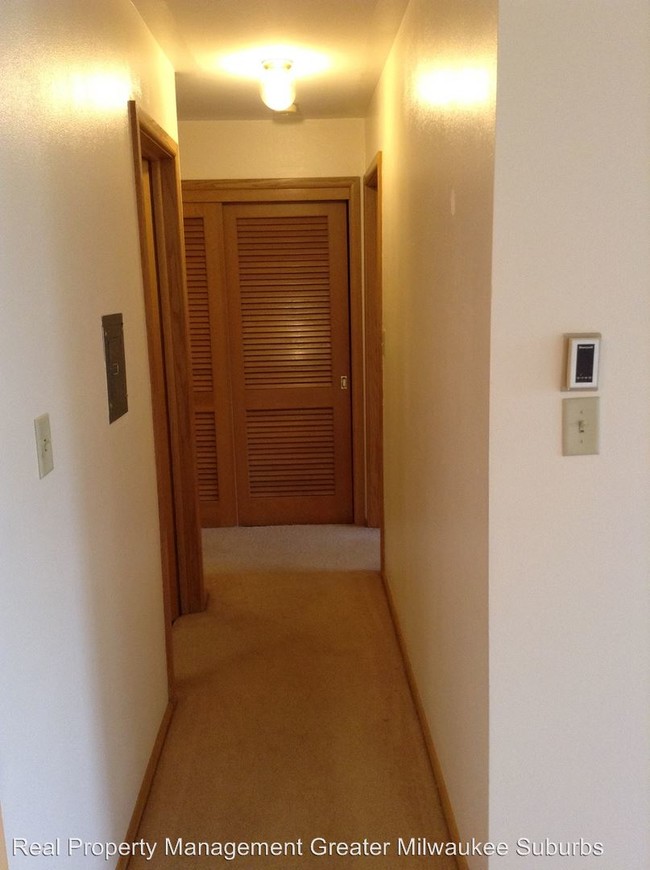 Building Photo - 5240 W Midland Dr