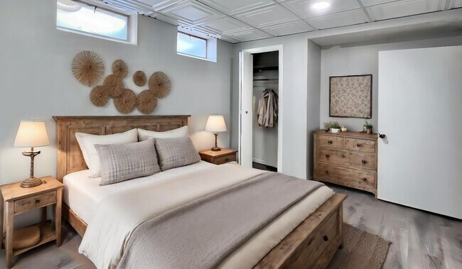 Building Photo - 6649 Homestead Ave Ct S