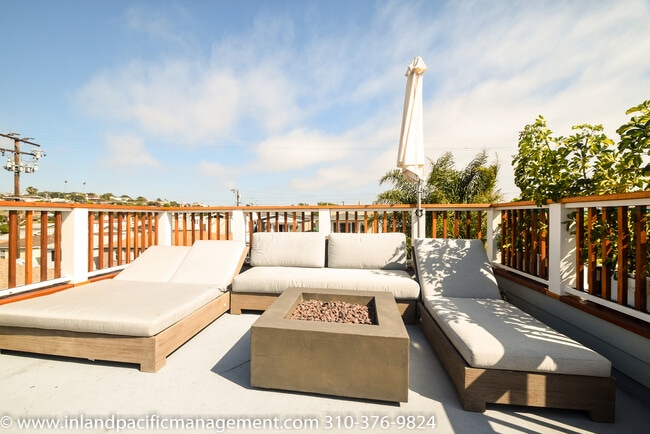 Building Photo - Exquisitely Remodeled Craftsman Style Home