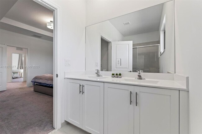 Building Photo - 20544 NE 5th Pl