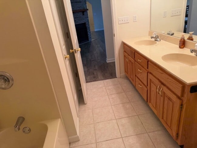 Building Photo - Sevierville 37876 - 3 bedroom 2 bath - call Linda Meese 865-591-6004