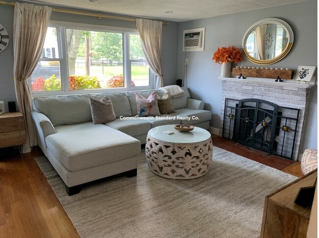 Building Photo - 53 Gale St