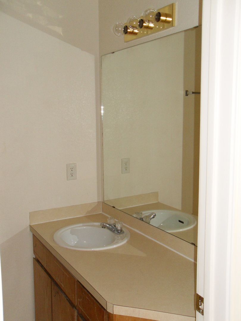 Building Photo - 4411 Jeff Scott Dr