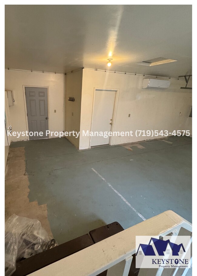 Building Photo - Charming Pet Friendly House 2 Bedroom/1.5 Bathroom/Oversized Garage $1500/$1500