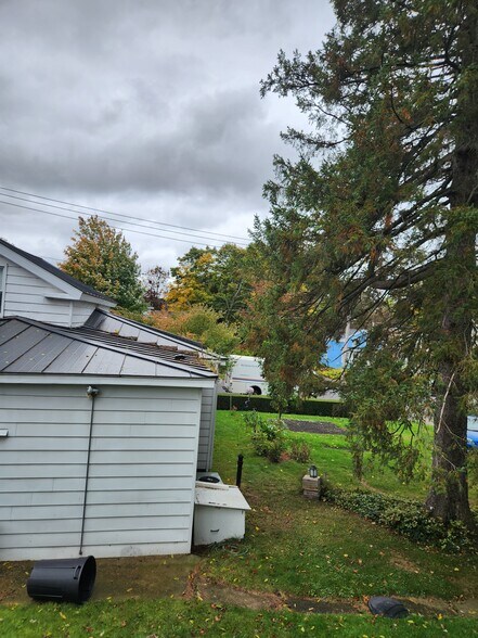 Building Photo - 123 W Mohawk St