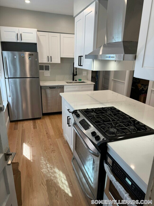 Building Photo - 57 Hawthorne St