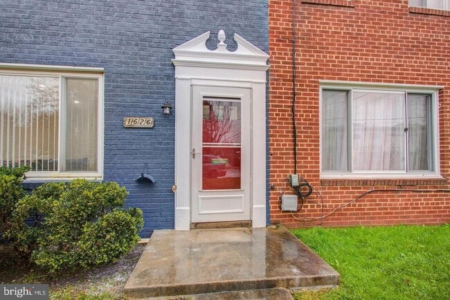 Building Photo - 1626 Kenwood Ave