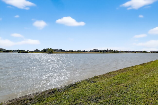 Building Photo - 5942 Sagamore Bay Ln