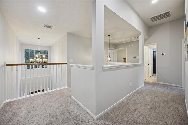 Building Photo - 606 Pine Walk Trail