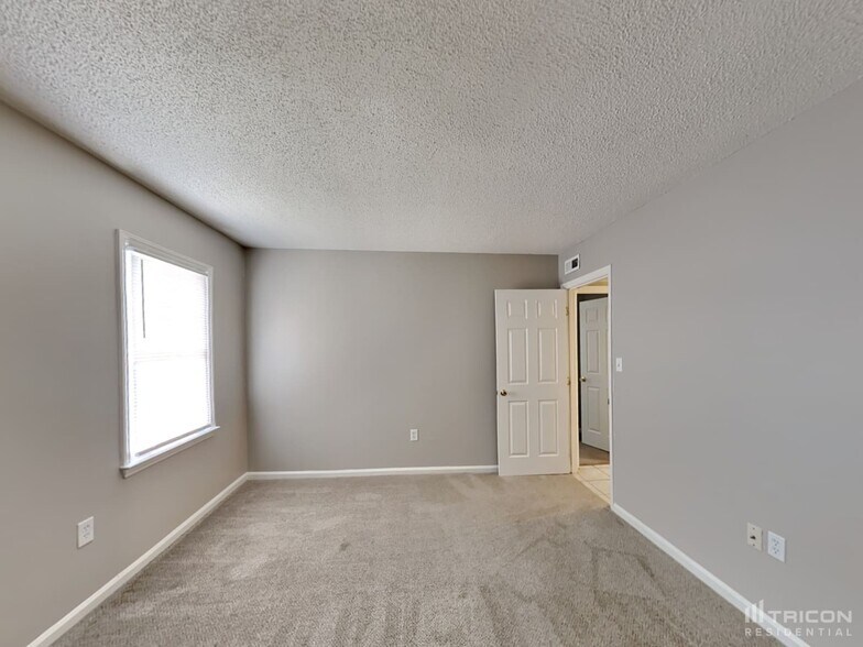 Building Photo - 7400 Palmetto Ct