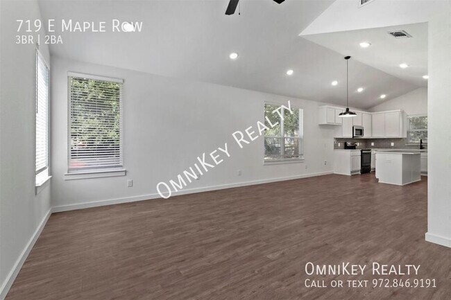 Building Photo - 719 Maple Row