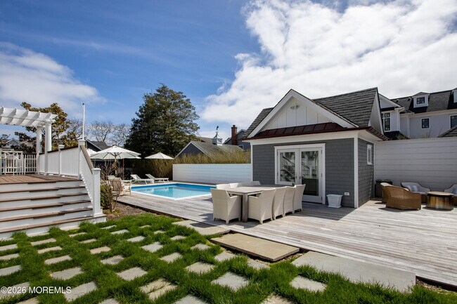 Building Photo - 207 Monmouth Ave