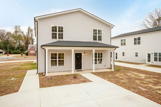 Building Photo - Three Bedroom Home!