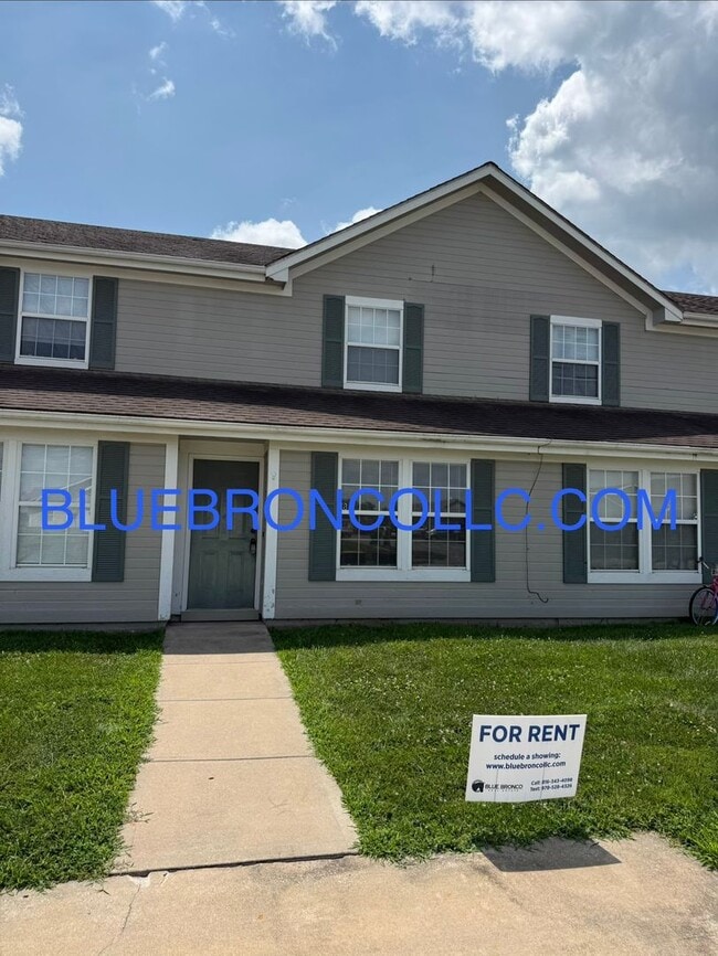 Building Photo - 621 Willow Ln