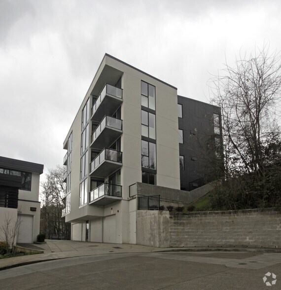 Building Photo - Sophia's View — Condo-Style 2BR/2BA Flats & Townhomes in South Portland