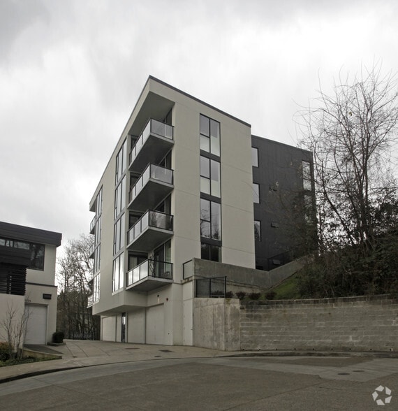 Building Photo - Sophia's View Condominiums