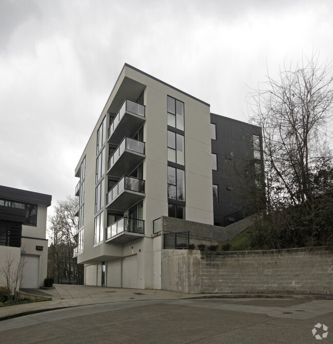 Building Photo - Sophia's View Condominiums