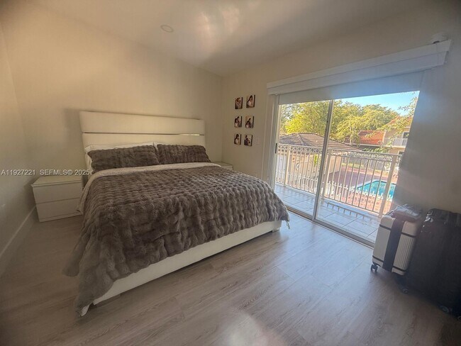 Building Photo - 6864 NW 166th Terrace