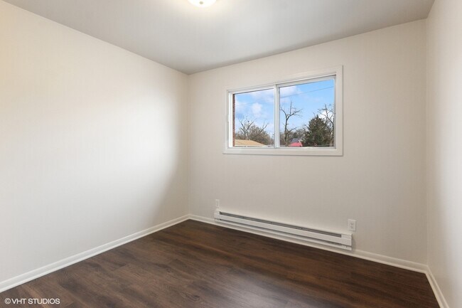 Building Photo - 720 S Nelson Ave