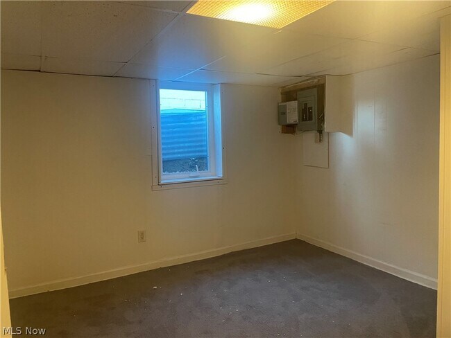 Building Photo - 958 E Wilbeth Rd