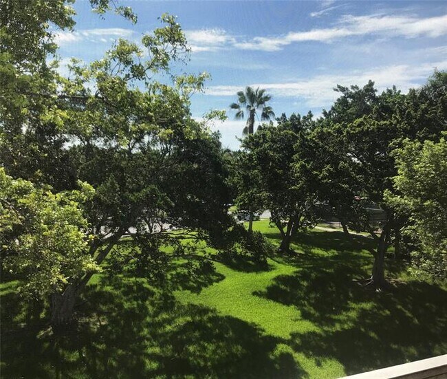 Building Photo - 1401 SW 135th Terrace