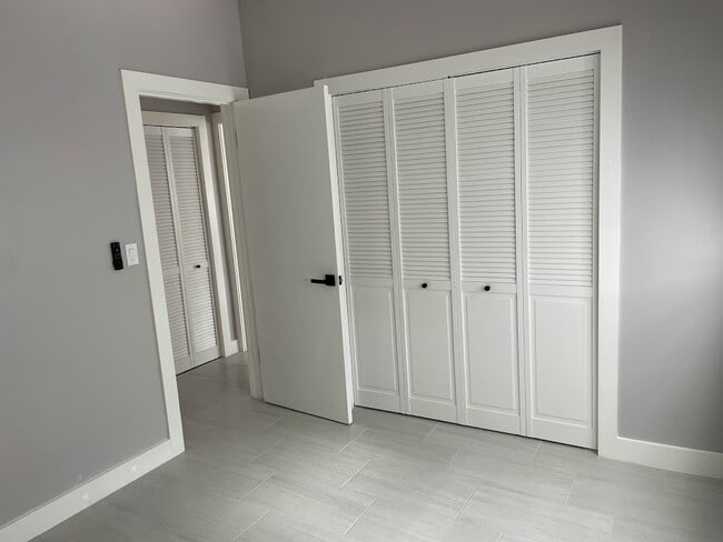 Building Photo - 1400 SW 27th Ave