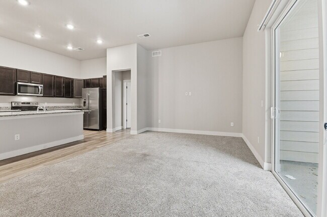 Building Photo - $1,640.95, 2-bed, 2-bath condo located in Aurora.