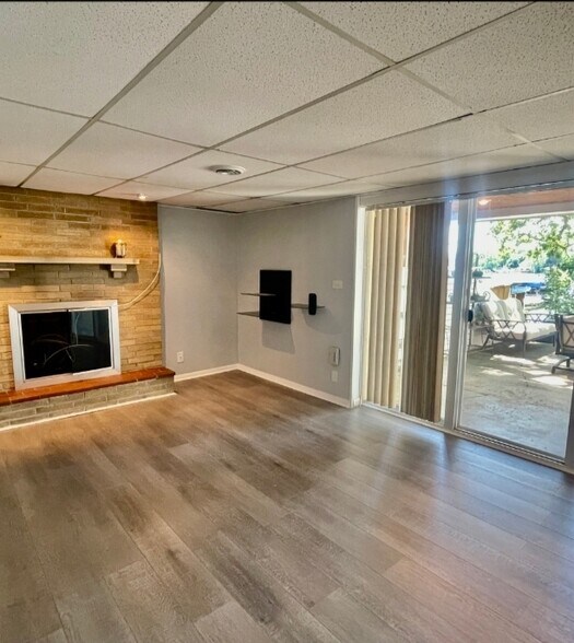 Living room - 33490 N Lake Shore Dr