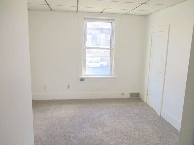 Building Photo - 1111 Lenz Ave