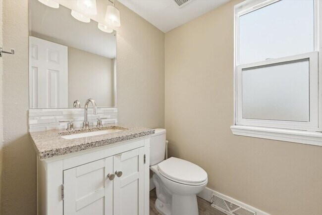 Building Photo - Spacious 4BR Home with Finished Basement, Private Yard & Community Amenities
