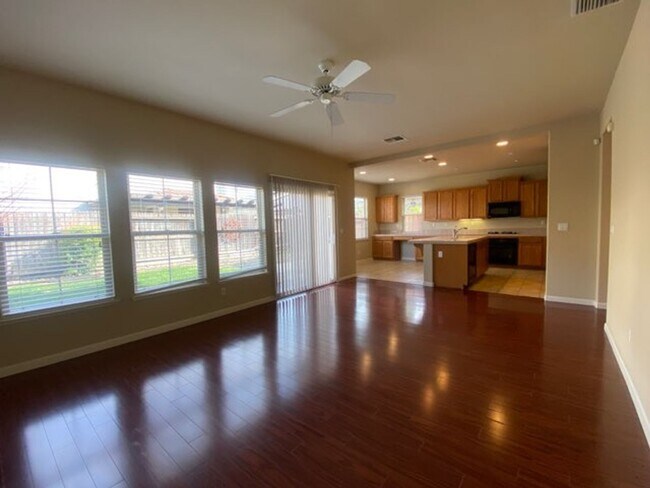 Building Photo - EXCEPTIONAL 4 BEDROOMS, 3 BATH, 3 CAR GARA...