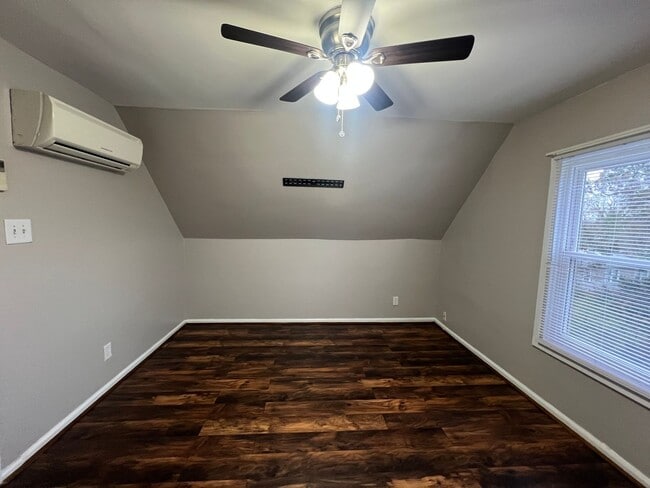 Building Photo - 40 Buxton Ave