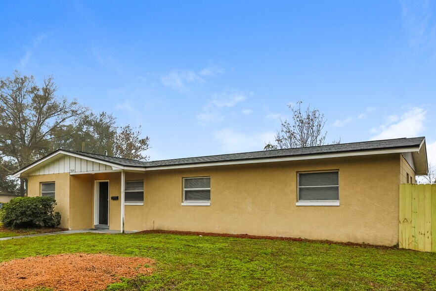 Building Photo - 5664 Hillman Dr