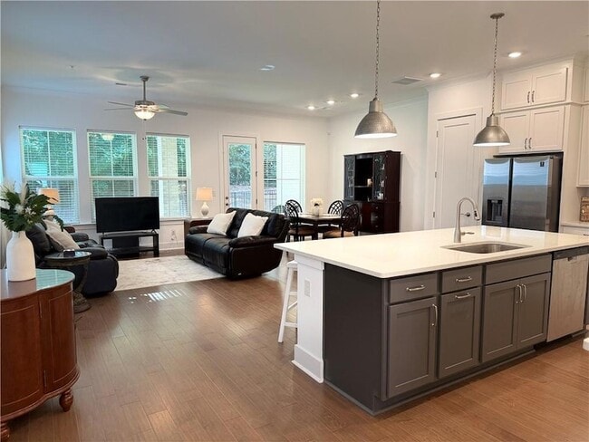 Building Photo - 1110 Harper Dr