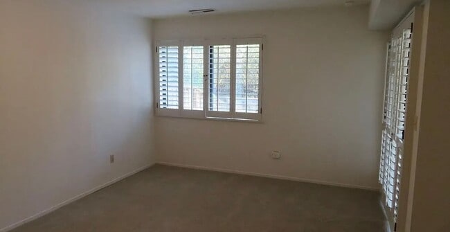 Building Photo - Santa Cruz Townhome Near UCSC!