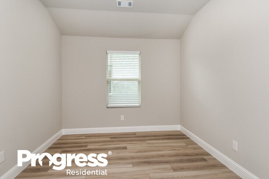 Building Photo - 1413 Rolling Fox Dr