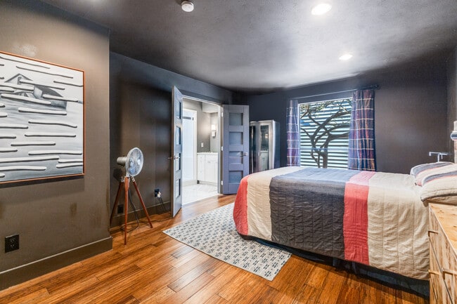 Building Photo - 4411 Gilbert Ave