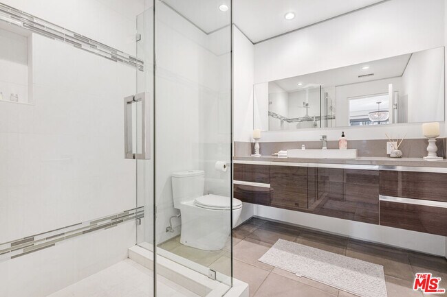 Building Photo - 1717 Sunset Plaza Dr