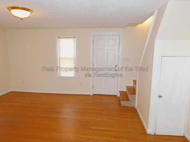 Building Photo - 3076 Main St