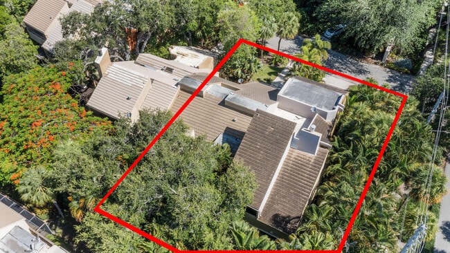 Building Photo - 790 St Albans Dr