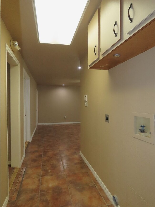 Building Photo - Country Living-City Close! 3 Bedroom, 2 Ba...