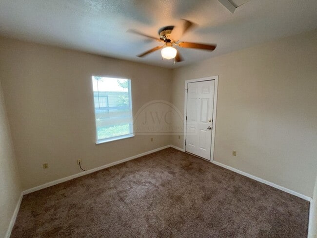Building Photo - 2-Bedroom Duplex-1606 Duncan Ave