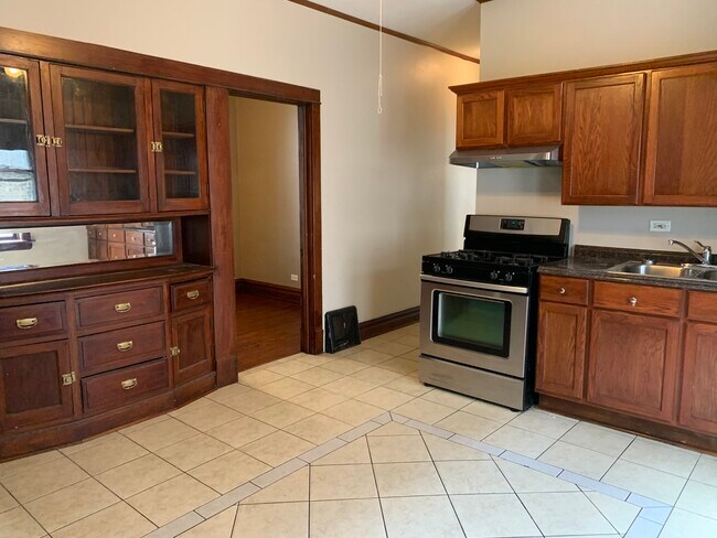 Primary Photo - 2114 S 58th Ct